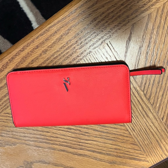 Simply Vera Vera Wang Handbags - NWOT Simply Vera Credit Card Holder/Wallet